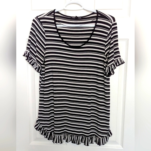 Cable & Gauge Women's (Medium)Top/Tshirt With Ruffled Sleeves & Bottom Hem - Picture 1 of 12
